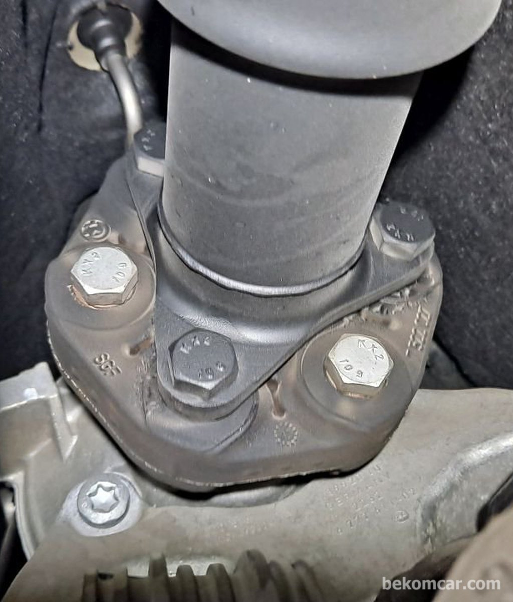 중고차구매점검, 하체점검중 유조인트 (Universal Joint)로 흔히 연탄이라는것 상태파악|ベコムカー (bekomcar)
