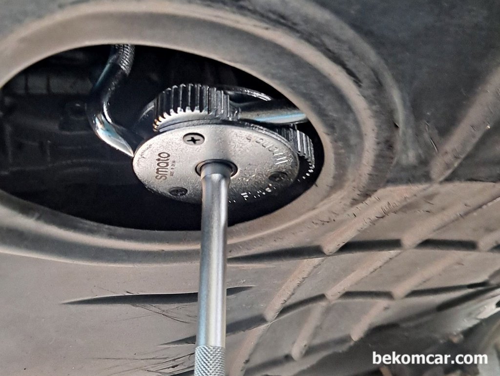 엔진오일필터 캡 교환할때, 다용도 필터캡 연장이 유용하다|bekomcar.com