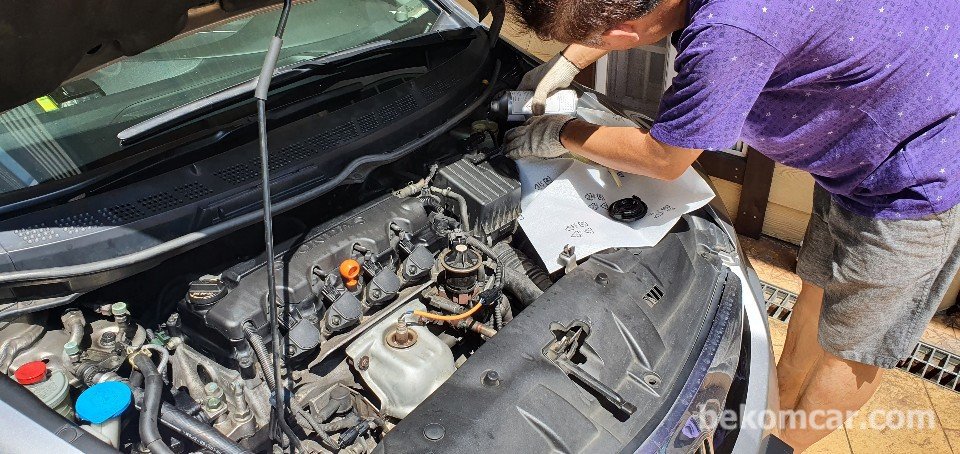 始める前に, あなたの安全が最も重要です。 作業の前に、まず車両の安全マニュアルの安全ガイドラインを読み、それに従ってください。 これにより、車両を傷つけることもありません。|ベコムカー (bekomcar)