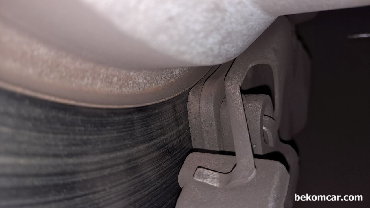 Why is steering handle shaking in high speed?, None|bekomcar.com
