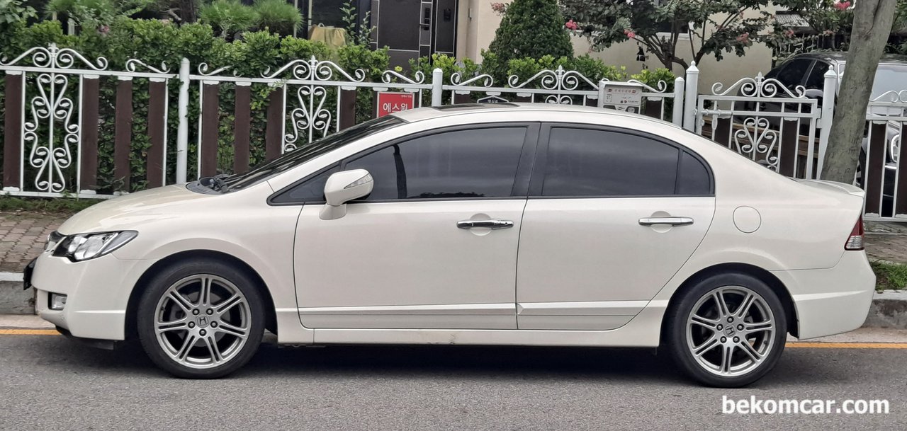 8th Gen. Honda Civic SI 2.0 white color, None|bekomcar.com