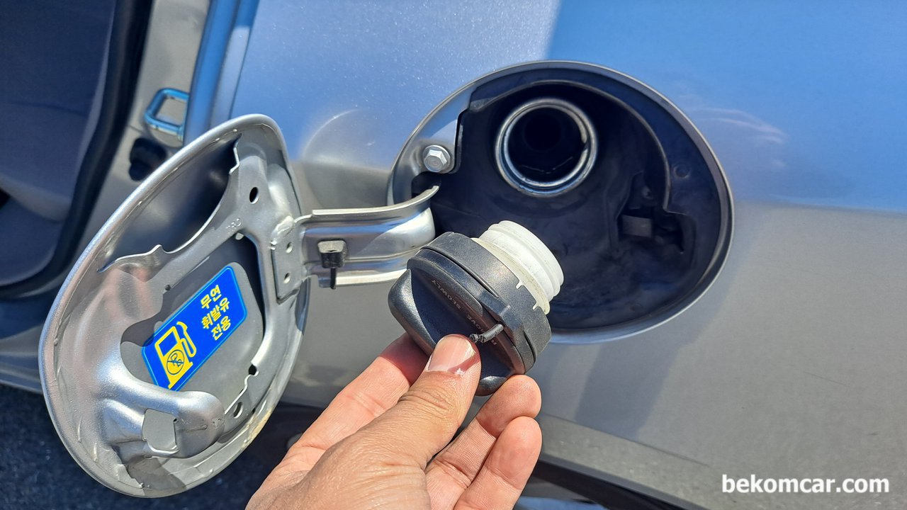 I closed the fuel cap firmly and check engine light disappeared. What is happening?, None|bekomcar.com