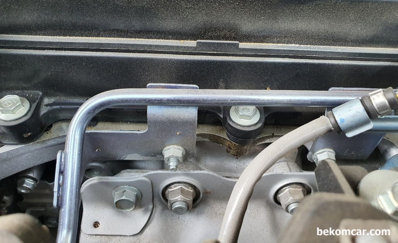 2019 Honda Accord 1.5T. 30,000 km. The valve cover leaks engine oil. Is it safe?, None|bekomcar.com
