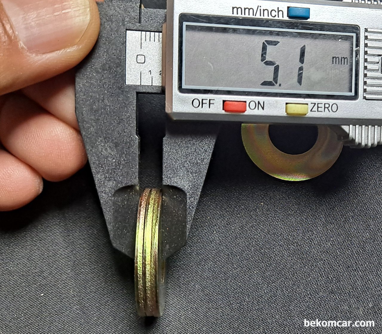엔진마운트 응급조치, 전 후 차이가 크다, 사용한 와셔 3장 두께약 5.1mm 정도이다|بيكومكار (bekomcar)