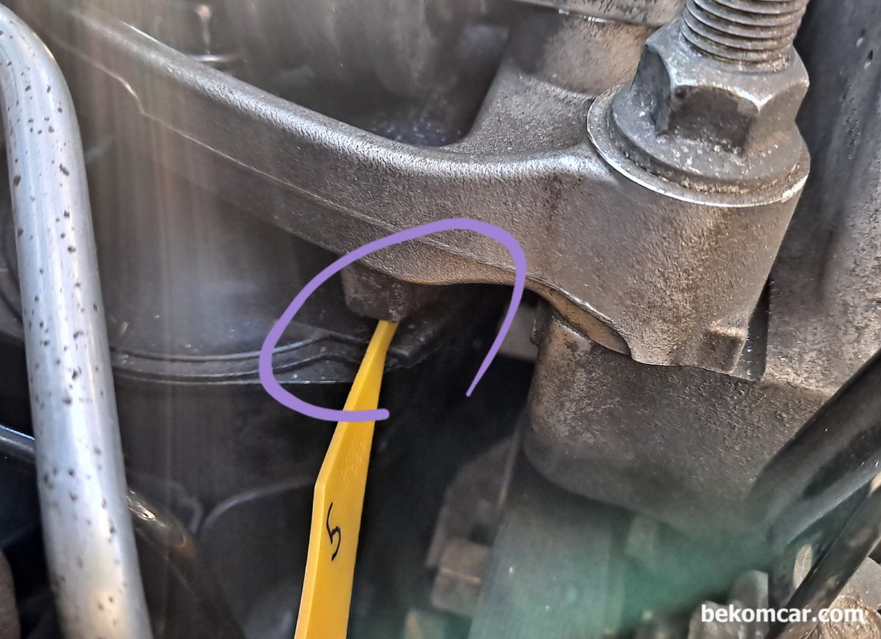 혼다 ACM, Active Control Engine-Mount System 이 무엇인가요?, 혼다 시빅 엔진마운트 사진. ACM 미 적용차이다. 자료사진으로 올린다.|بيكومكار (bekomcar)