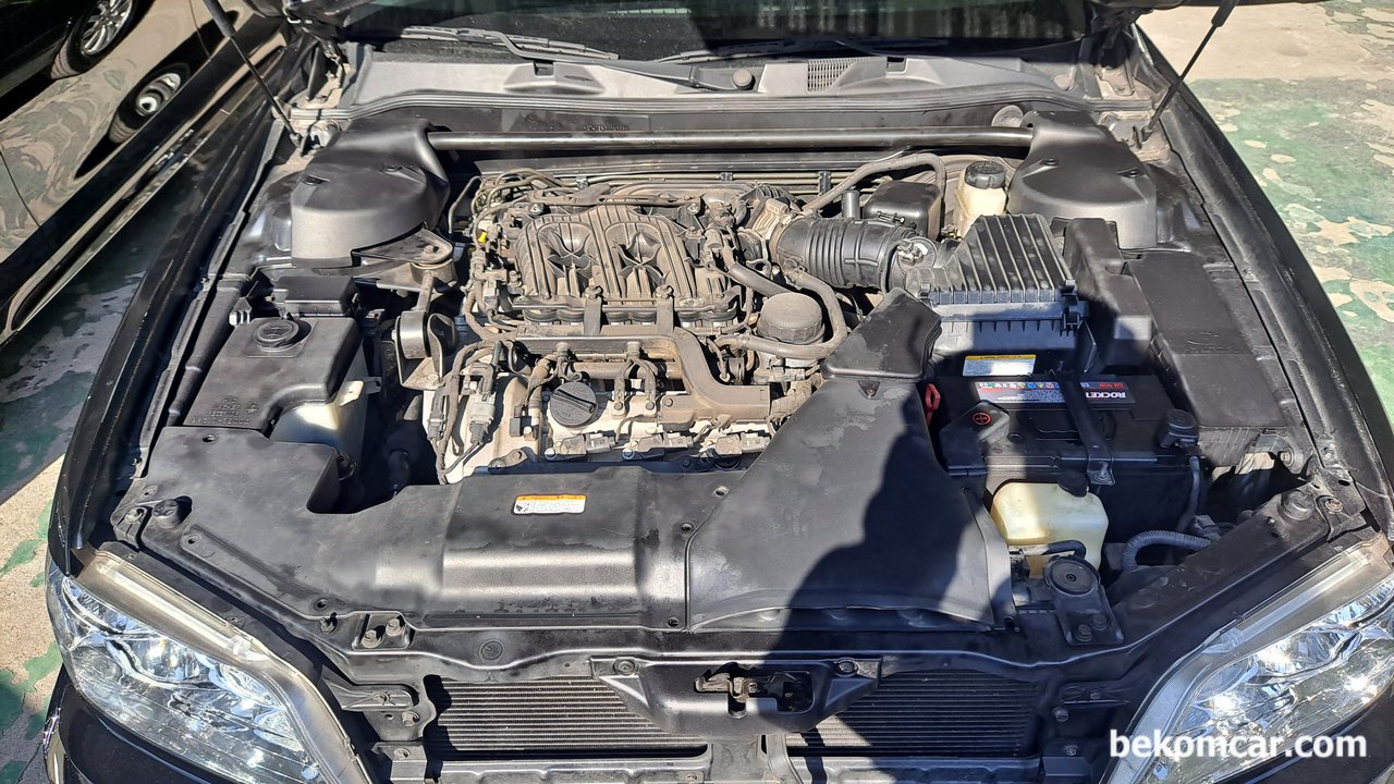 현대 에쿠스 2006년 3.8L 6기통 G6DA엔진, 39000km주행거리., 현대 에쿠스 2006년 3.8L 6기통 G6DA엔진.엔진커버 탈거후 정검하기전. 엔진룸에서 점화코일.점화플러그등 작업시에는 커버만 벗겨도 된다.|بيكومكار (bekomcar)