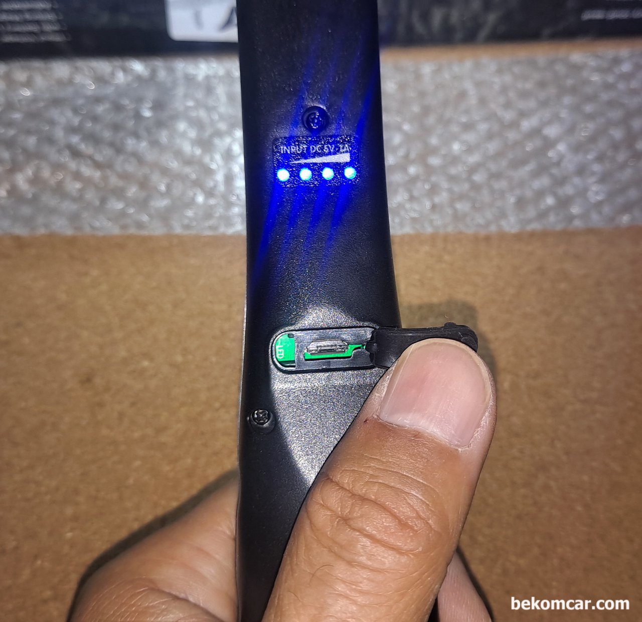 COB LED 정비라이트, 낮에도 엔진룸이나 하체는 어두운데가 있다, 충전이 가능한 LED COB 정비점검 라이트, 충전은 마이크로USB로 한다.|بيكومكار (bekomcar)