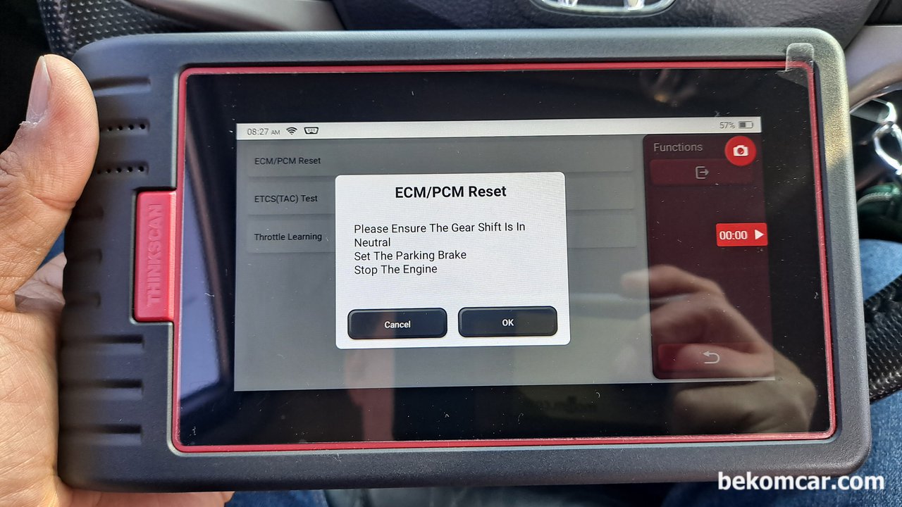 베콤카 진단기 ECM 리셋기능 대다수 완성차 지원, 베콤카 진단기 ECM 혹 PCM 리셋기능 대다수 완성차 지원. 사진은 혼다 시빅차량 ECM 초기화 과정|بيكومكار (bekomcar)