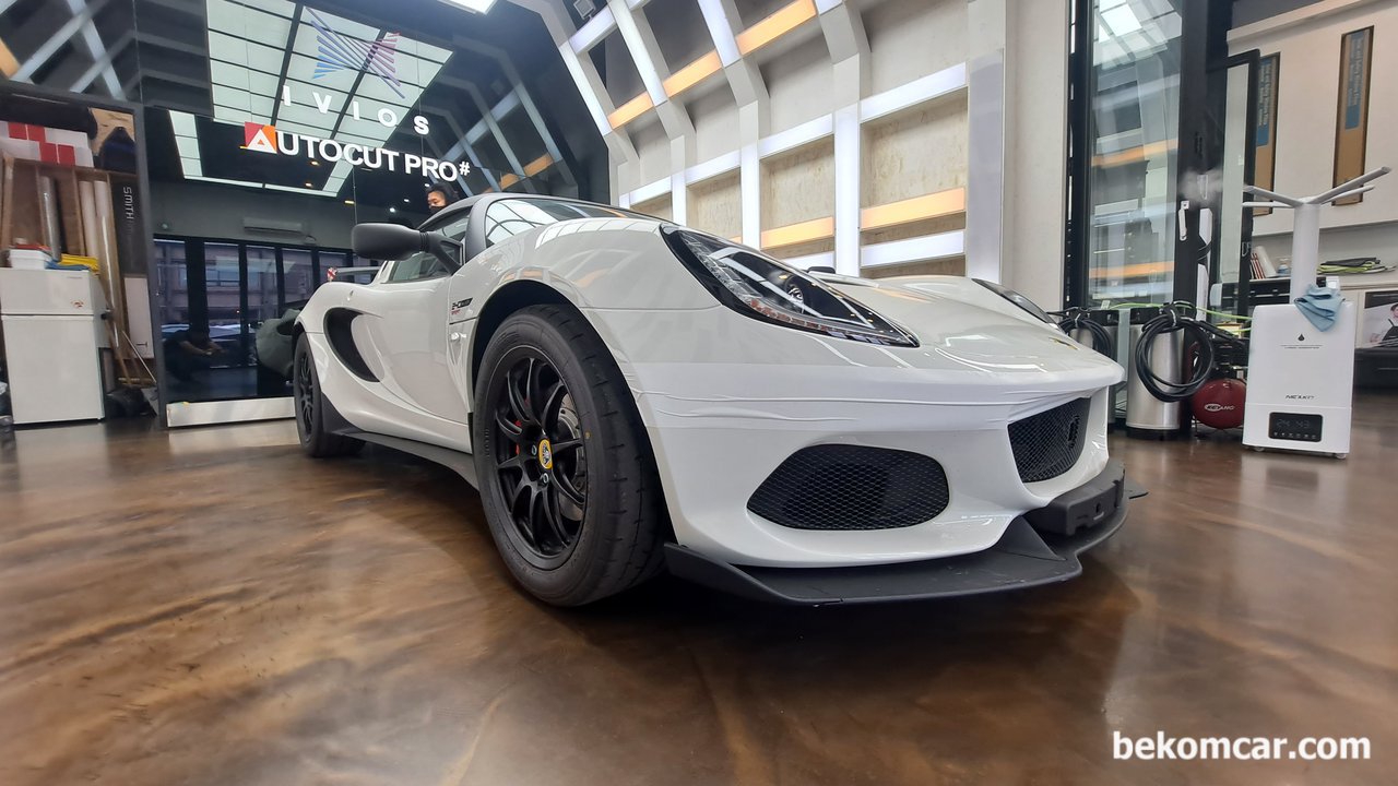부짜모터스에서 만난 로터스 LOTUS 엘리스(Elise), 최신 로터스 LOTUS 엘리스(Elise) 차량. 차량제공: 부짜모터스|بيكومكار (bekomcar)