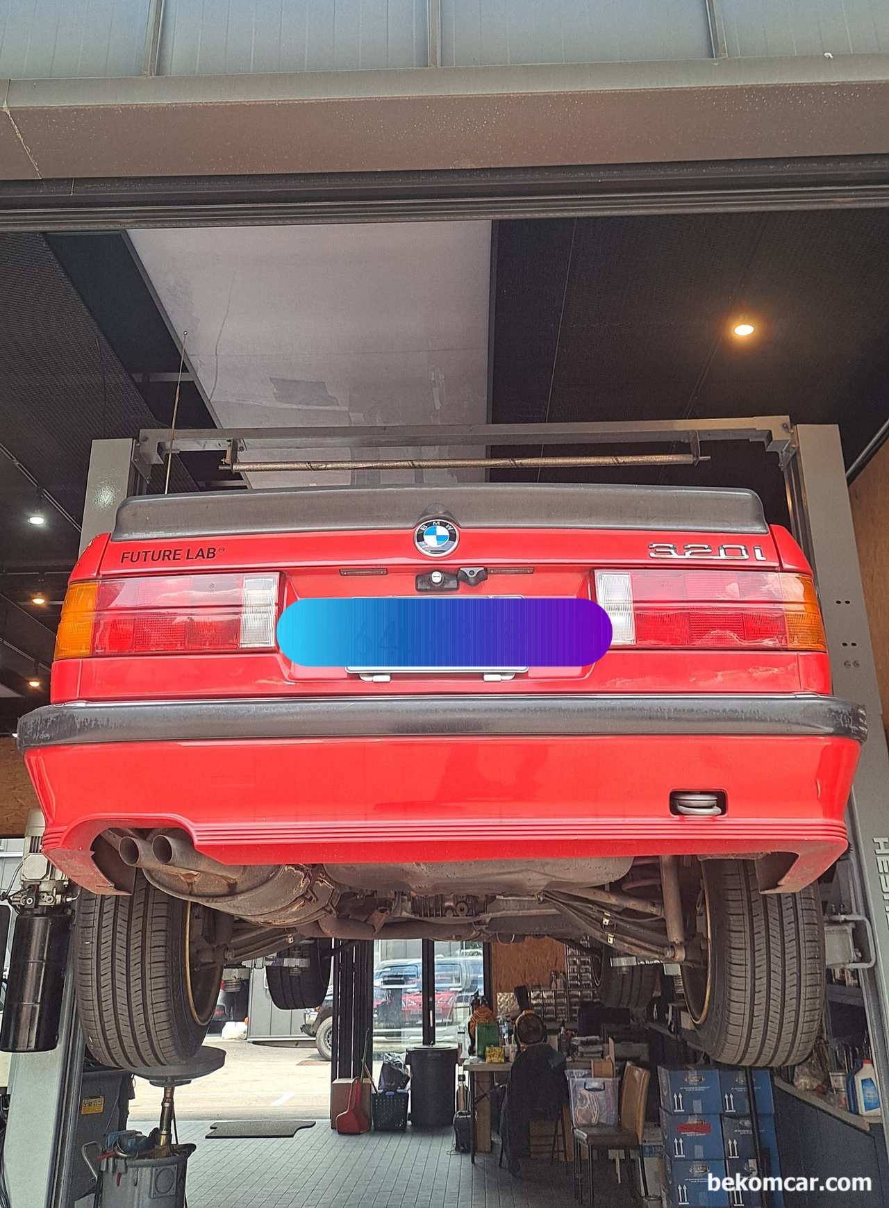 BMW E46 디퍼오일 필플러그와 드레인플러그 위치가 어디에 있나요? 자가 교환할려고 합니다 ?, BMW E46 디퍼오일 교환을 위한 준비작업이다. 디퍼렌셜의 아래쪽 이 디퍼오일 드레인플러그이다.|ベコムカー (bekomcar)