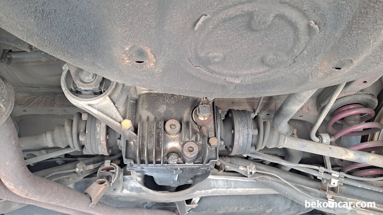 BMW E46 디퍼오일 필플러그와 드레인플러그 위치가 어디에 있나요? 자가 교환할려고 합니다 ?, BMW E46 디퍼오일 위치로 아래쪽 이 디퍼오일 드레인플러그이다.|ベコムカー (bekomcar)