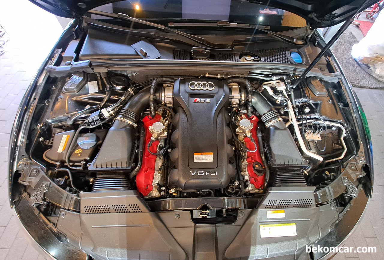 아우디 RS5 8기통 FSI 꽈트로 엔진룸, 아우디 RS5 8기통 FSI 꽈트로 엔진룸 사진이다.|ベコムカー (bekomcar)
