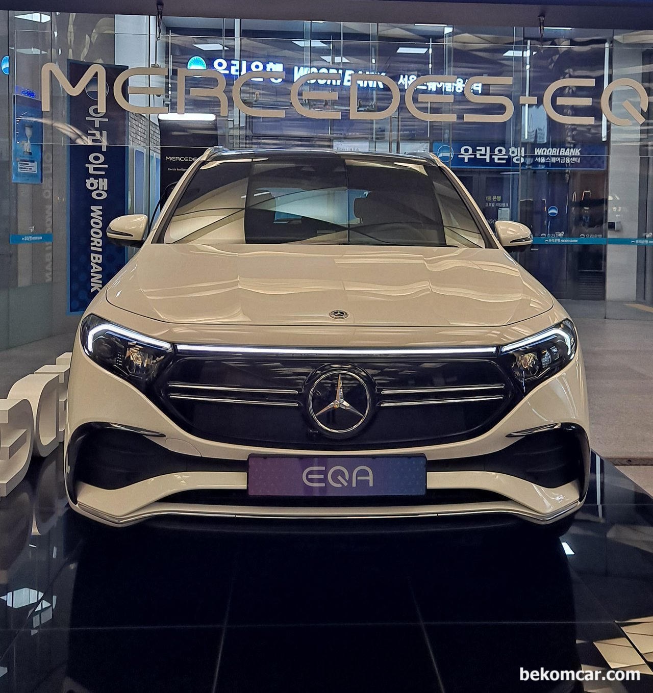 메르세데스 벤츠 EQA 250 전기차, 메르세데스 벤츠 AMG라인의 EQA 250 전기차 앞 모습|ベコムカー (bekomcar)