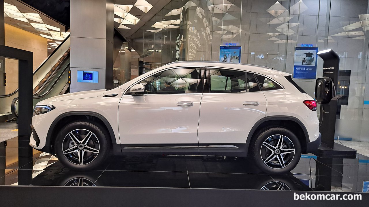 메르세데스 벤츠 EQA 250 전기차, 메르세데스 벤츠 EQA 250 전기차 운전석 사이드|ベコムカー (bekomcar)