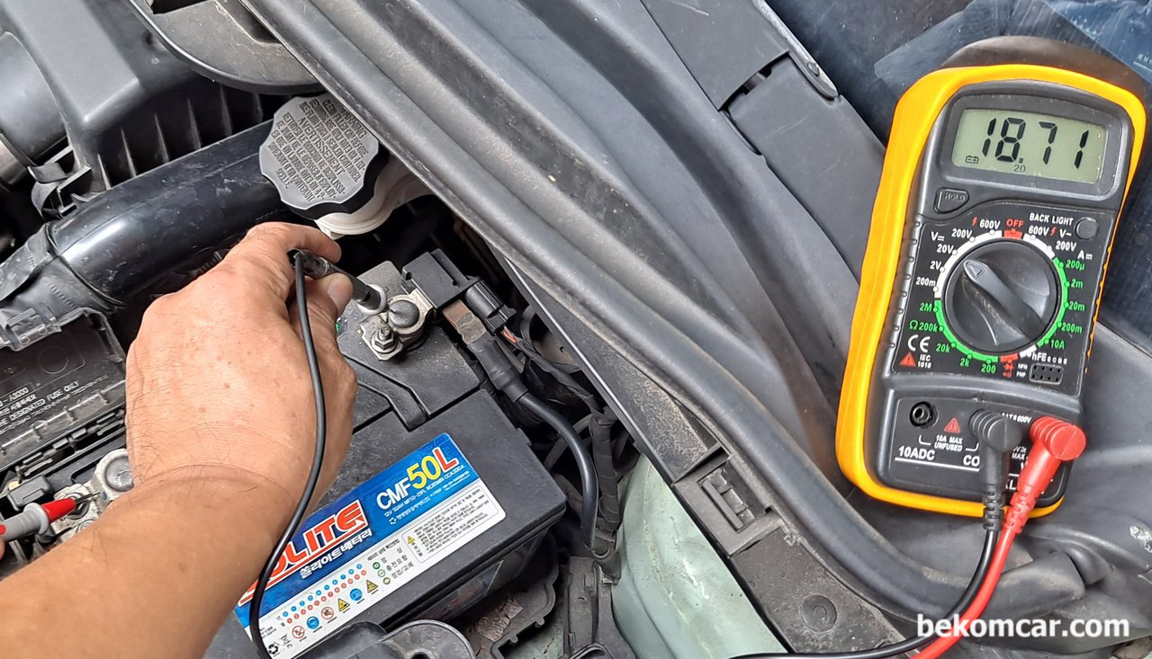기아자동차 2016년 레이 고장코드 C1101 Battery Voltage High라고 뜨는데 뭐가 고장인가요? 카센터는 문제없다고 하고., 기아자동차 2016년 레이 고장코드 C1101 Battery Voltage High 상태로, 시동후 아이들상태의 배터리 압력측정값이 18.71VDC정도로 매우 매우 높다.|bekomcar.com