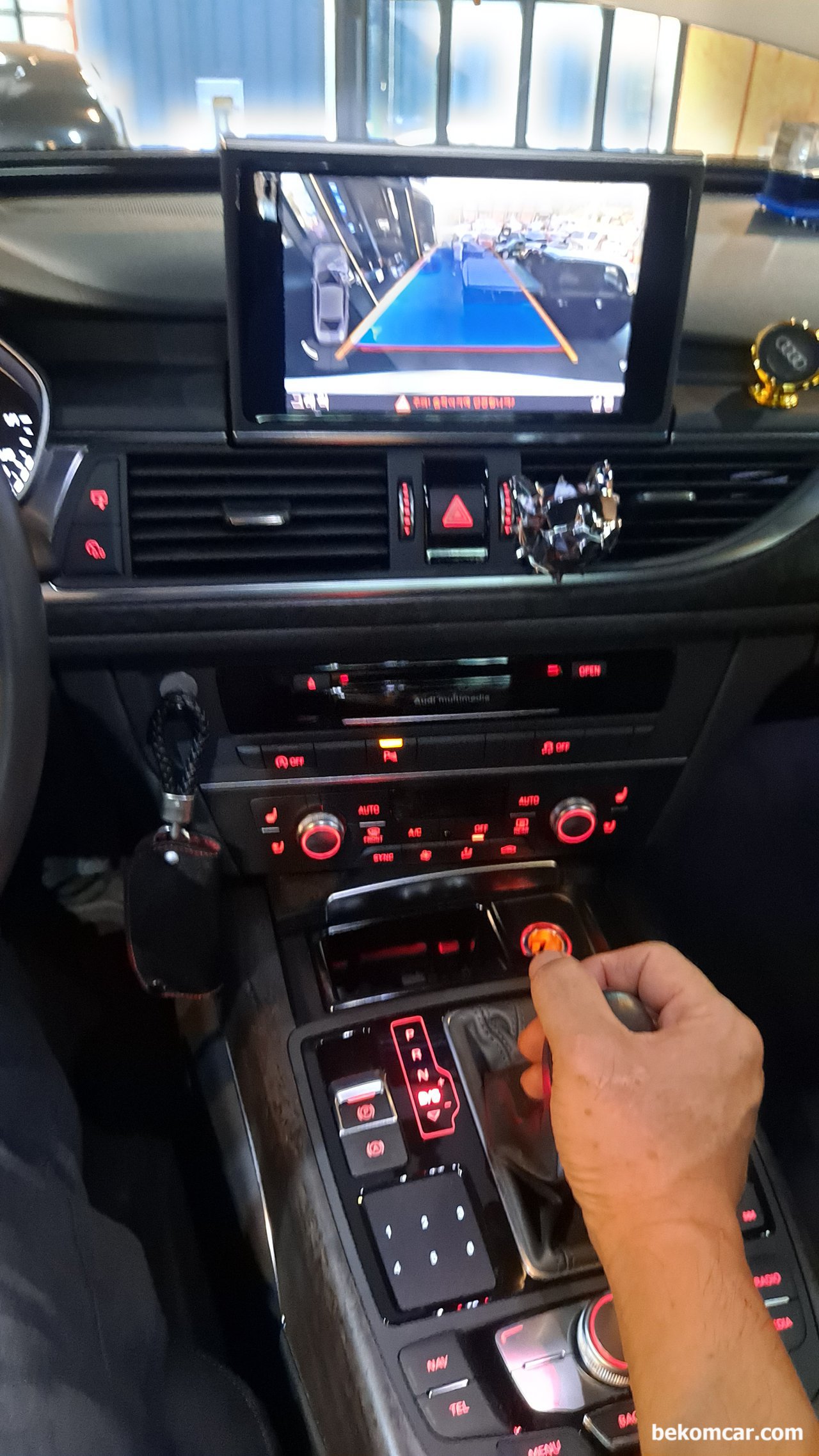 2016년 아우디 A6 미션오일, 연료필터 겉벨트 교환, 2016년 아우디 A6 35TDI 미션오일 레벨링을 위하여 기어변경과 온도를 파악한다. 40도 전후가 좋다.|贝科姆汽车 (bekomcar)