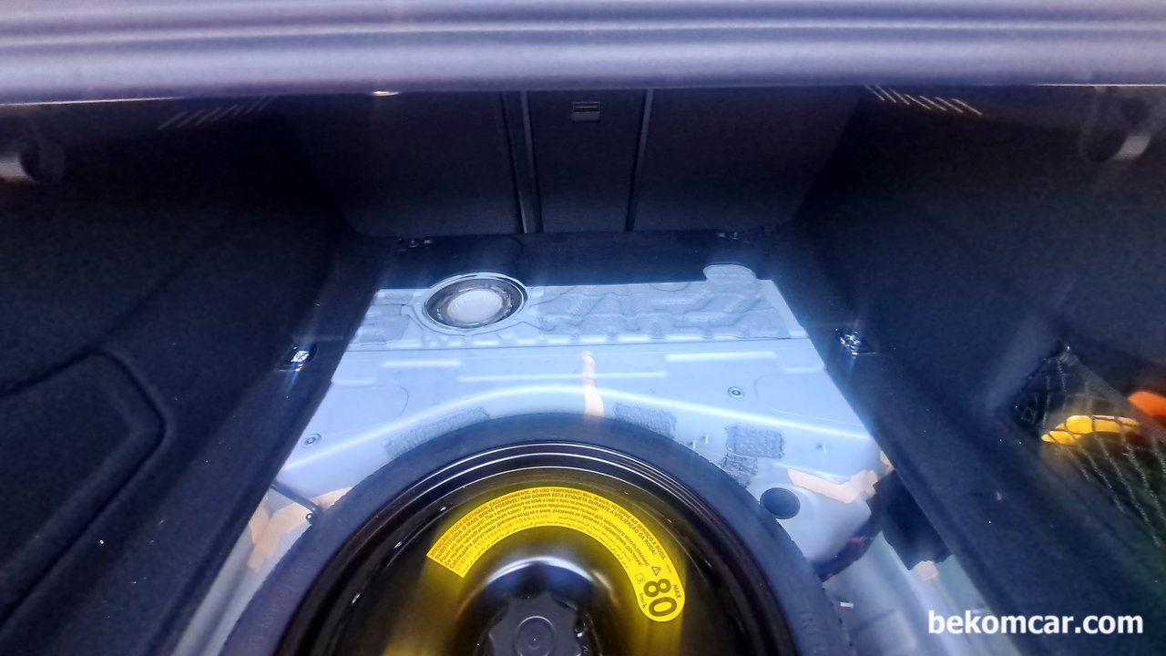 아우디 2016년형 A6 35TDI 연료게이지가 이상합니다. 연료를 넣어도 게이지가 0 이고, 탱크시스템 오작동 과 진단기에 B10581B 고장코드가 나옵니다., 아우디 2016년형 A6 35TDI 연료게이지 이상, 고장코드가 B10581B 연료잔량 표시계 센서2로 트렁크에 있는 연료탱크내에 있는 센더를 부품.센서를 교체해야 한다. 특히 장착시 전선등이 씹히지 않게 주의한다.|bekomcar.com