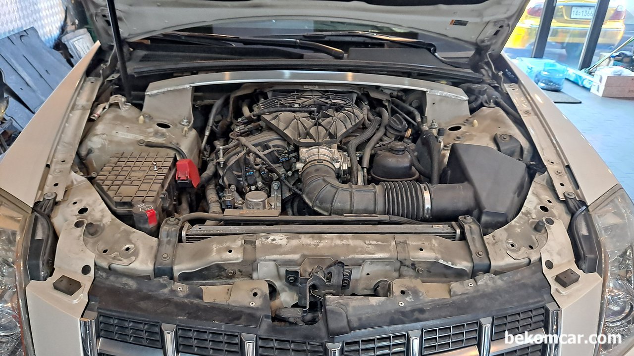 GM 캐딜락 CTS 3.0 엔진오일 교환, GM 캐딜락 CTS 3.0 엔진룸. 여기에 엔진오일 필터가 있다.|贝科姆汽车 (bekomcar)