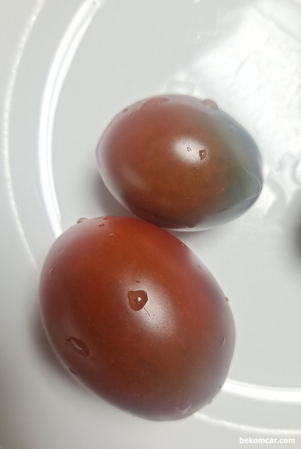 겨울에 먹는 먹음직스런 맛있는 홍시이다, 이건 토마토이다. 근데 작은 토마토이다. 꼭 대추같기도 하다.|ベコムカー (bekomcar)