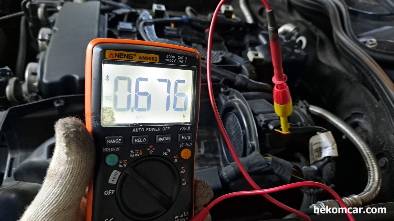 벤츠 E200K W211, MAF 센서 시그널전압 측정값, 진단기 MAF센서 신호전압에 이어, 직접 MAF센서 시그널배선에서 측정시에도 매우 낮은값을 보여주고 있다. 베콤카 진단차량은 벤츠 W211 E200K M271 엔진이다.|贝科姆汽车 (bekomcar)