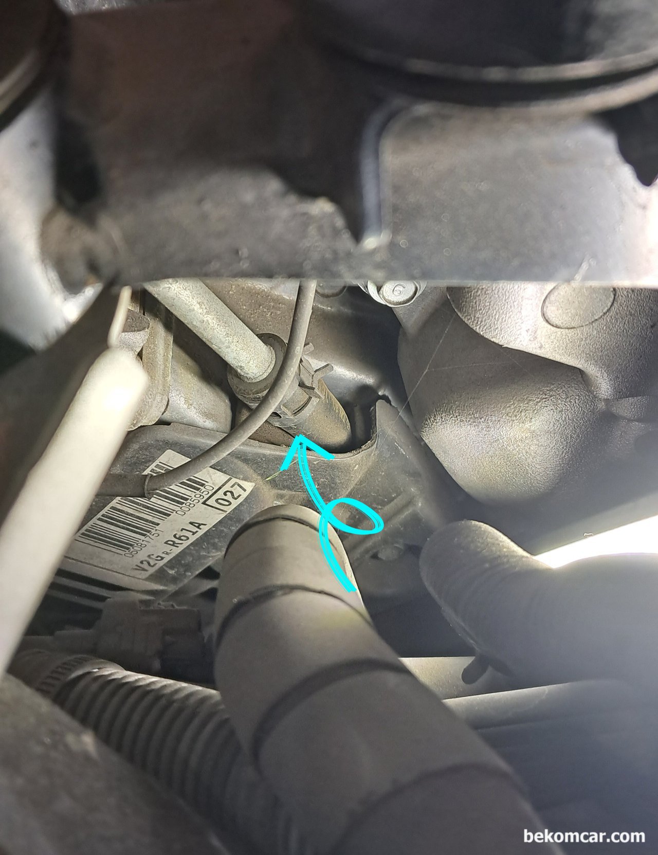 렉서스 ES350 캠리 시에나등 VVTi 호스, 교체필수, ES350 VVTi 호스, 개선품으로 교체필요하다. 기존설치된것은 고무호스가 있는 주행중 차량멈춤과 엔진손상으로 이어질수 있다.|ベコムカー (bekomcar)