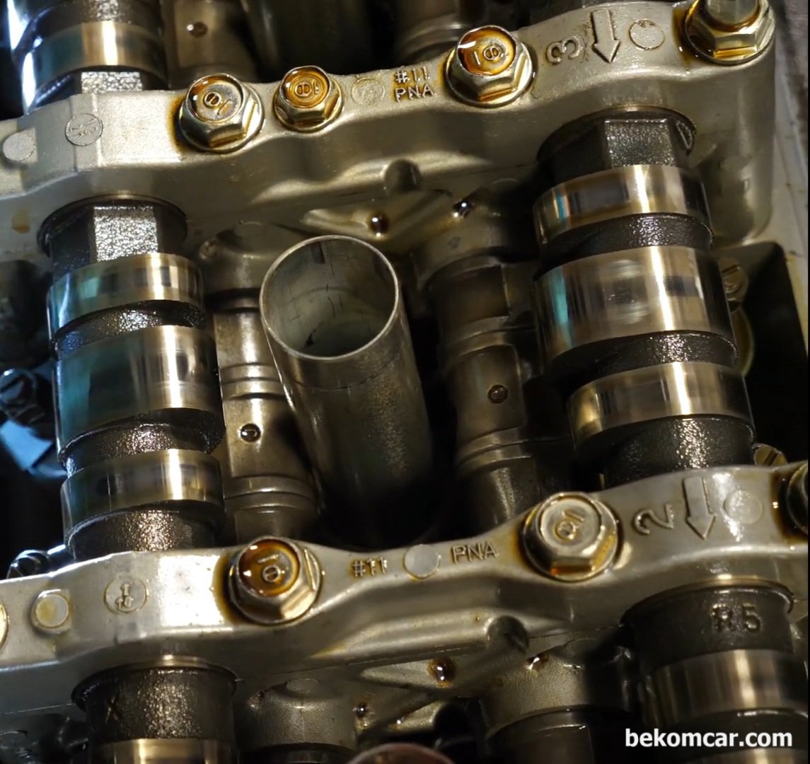 혼다 VTEC 과 iVTEC 엔진 비교, Type R 과 K24엔진, 흡기 및 배기 에 VTEC기술을 적용, 3개의 로브가 있다. 이것이 진정한 VTEC이다. Type R 엔진으로 사실 스포츠카 이다. Credit: https://youtu.be/D20XiVWwuvM|베콤카 차량정밀진단