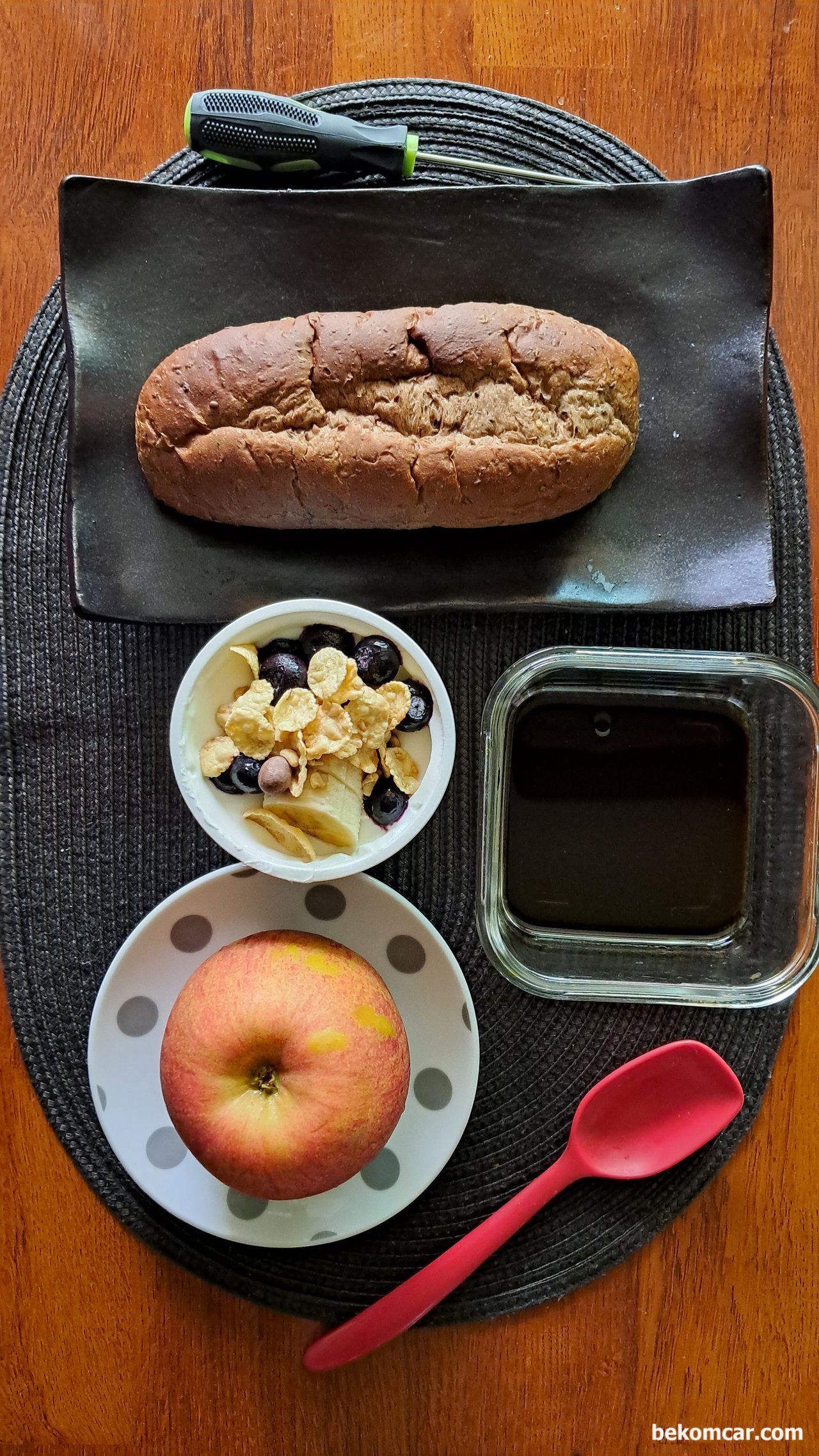 아침식사, 빵 사과 요거트 커피 참 맛있다, 아침식사, 빵 사과 요거트 커피 참 맛있다|베콤카 차량정밀진단