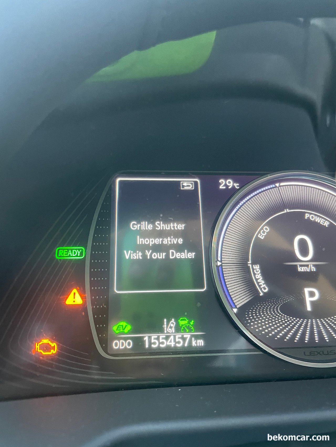 렉서스 2018년 ES300H 엔진경고등과 함께 Grille Shutter Inoperative 떠요. 갑자기 경고등이 있어 걱정입니다. 렉서스 센터 가봐야 할까요?, 렉서스 2018년 ES300H 약 15만키로 주행, 엔진경고등 과 그릴 메시지 Grille Shutter Inoperative. Photo: Courtesy of 파랑새, LCK|ベコムカー (bekomcar)