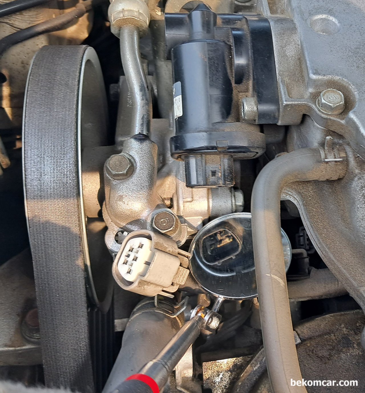 혼다 레전드 4세대 P1077 IMT (IMRC) Valve Stuck Short 점검, 혼다 레전드 P1077 IMT (IMRC) Valve Stuck Short 점검과정이다. 커넥터 핀 부식상태등 기본적인 사항부터 체크한다.|بيكومكار (bekomcar)