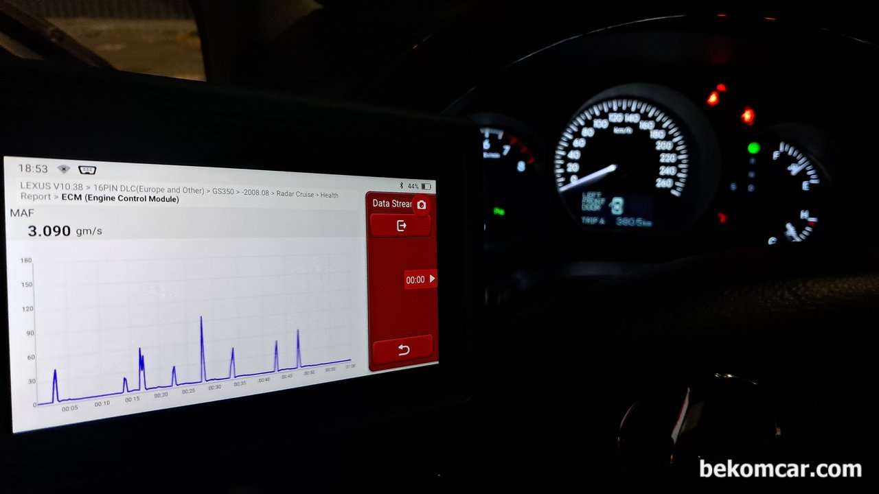 2007 렉서스 GS350, P0430촉매고장 진단정비, 촉매와 관련 항목등을 진단하기 시작한다. 첫째 촉매관련 진단영역은 공기 부분이다. 공기흐름에 스파이크가 있고 불규칙한 패턴을 보여주고 있다. 2007 렉서스 GS350 건강검진 및 맞춤식정비 사례이다.|بيكومكار (bekomcar)