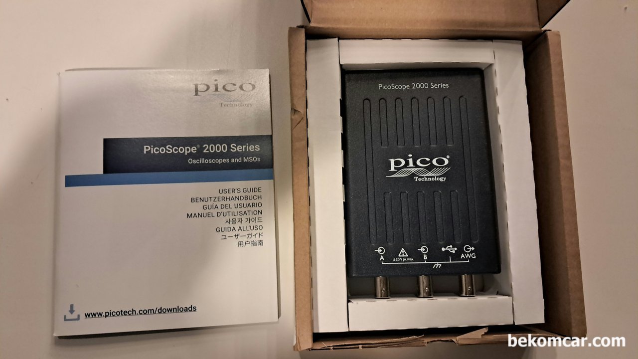 오실로스코프 PicoScope 2204A 2채널 20V 10Mhz 세팅, 오실로스코프 PicoScope 2204A, 2채널에 20V 10Mhz 자동차 일반적인 센서류 진단에 적합하다. 피코스코프 제품을 받고서 박스를 오픈하여 사진으로 기록을 남긴다. 사용자 메뉴얼, 본체 그리고 USB Data Cable 3개가 있다.|بيكومكار (bekomcar)