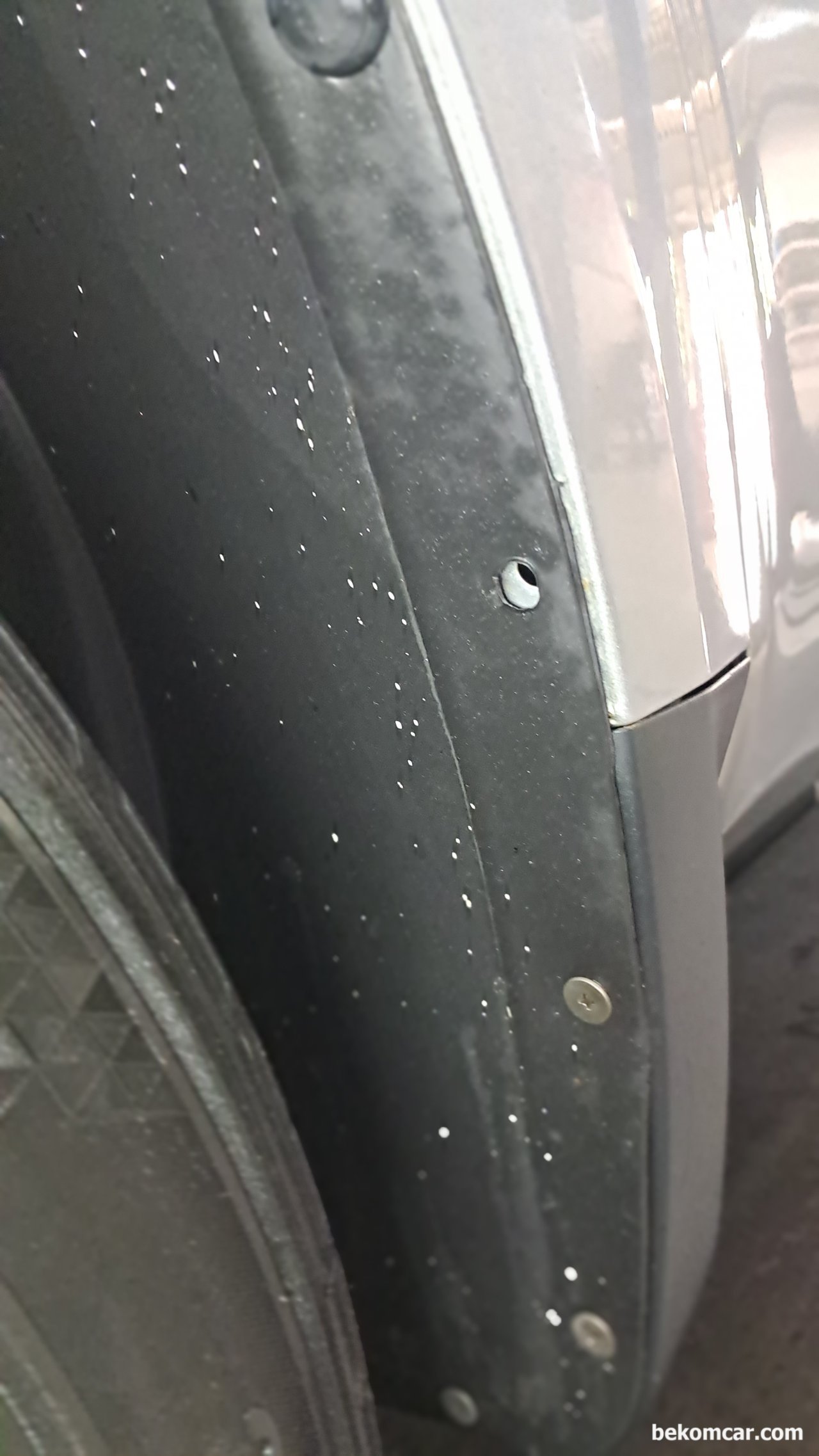 혼다 파일럿 중고차구매점검, 사고흔적등 진단하기, 베콤카 중고차구입전 점검차량은 혼다의 SUV 파일럿이다. 펜더부분, 라이닝등 전체적인 부분의 사고흔적이나 작업흔적을 진단한다. 군데 군데 키가 빠져있다. 작업한 흔적이라고 판단이 되는 부분이다.|ベコムカー (bekomcar)