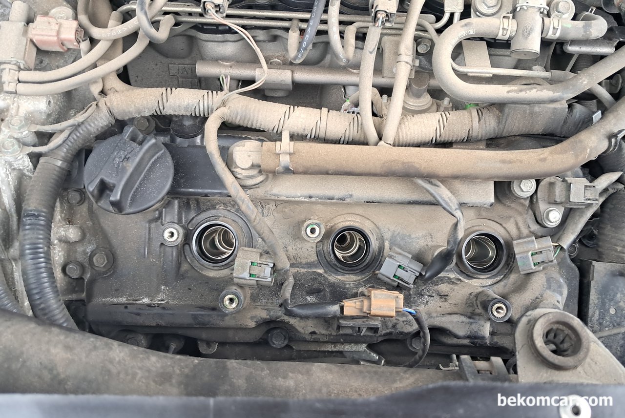 인피니티 QX60 SUV 중고차 구매동행, 수원중고자동차 매매단지, 진단기 점검, 스코프를 이용한 2차점화파형 분석, 그리고 실제 점화플러그 및 점화코일 탈거하여 상태를 점검한다. 그리고 내시경을 이용하여 실린더 내부까지 살펴본다. V6 구조때문에 뱅크2 실린더만 점검했다. 베콤카 중고차 구매점검은 수원중고차 매매단지의 인피니티 2013년 약 15만키로주행한 QX60 SUV이다.|ベコムカー (bekomcar)