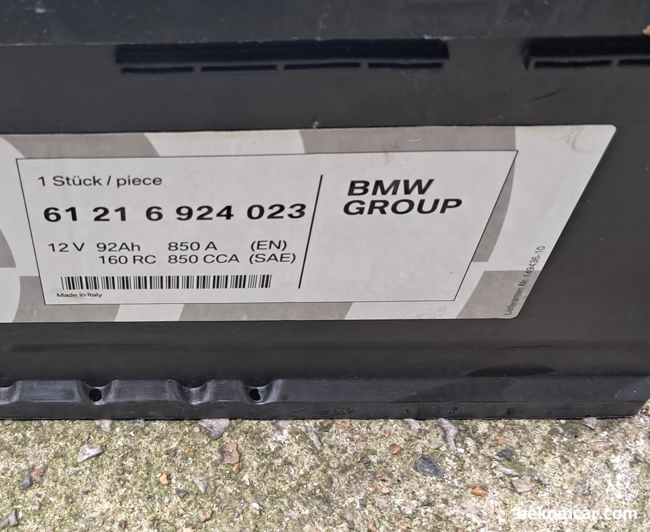 BMW F10 528i AGM 배터리교환, SOH 55% vs. 100%, BMW F10 528i, 기존 BMW 순정 AGM 배터리 정보이다. 12V 92Ah 850A 에 850CCA 기술적인 스펙을 가지고 있다. 날자는 확인해보니 2014년 이태리에서 생산되었다. BMW 순정 AGM 배터리경우 10년가까이 사용하는경우도 있다고 한다. 하지만 엔진오일교환시 SOH, CCA, SOC등을 점검하여 필요시 교체하는것도 좋을듯 하다.|بيكومكار (bekomcar)