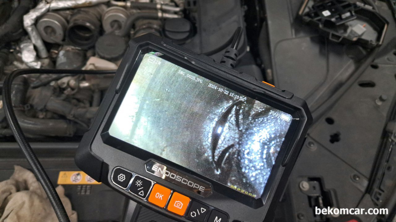 벤츠 W222 S560 4MATIC 심한 부조현상 진단, 엔진 기계적고장, 벤츠 S560 4MATIC 부조진단 (Dead Misfire), , 엔진 기계적고장 진단전에 실린더 내시경 재 확인을 한다. 내시경으로는 크게 물리적인 이상증상이 파악되지 않는다. 사실상 이런경우에는 Pressure Transducer 측정장비를 사용하면 흡기. 배기등 정확한 진단이 가능하다. 하지만, 이미 엔진작업이 필요한상태이기 때문에 더이상 추가적인 진단은 하지 않았다.|베콤카 차량정밀진단