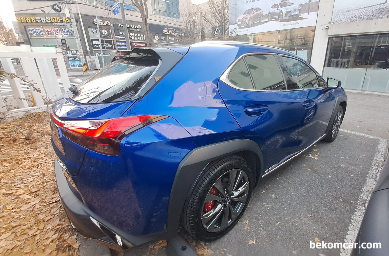 출장진단, 렉서스 2020년 UX250H 전방센서, ABS/VSC/TRAC 등고장코드, LEXUS UX250H 2020년, 전방센서 ECU Calibration 및 ABS/VSC등 고장코드 (C1345, C1349, C1AE187, C13A9) 분석정비를 위하여 부천의 한 공업사로 출장 진단서비스를 했다. 범퍼의 프론트 센서는 ECU Calibration이 되었으나 ABS/VSC/TRAC C1345 & C1349 고장코드는 렉서스센터의 도움을 받아서 해결하였다. 프론트센서까지 확인해셨다고 한다. 렉서스센터에 고맙게 생각한다.|贝科姆汽车 (bekomcar)
