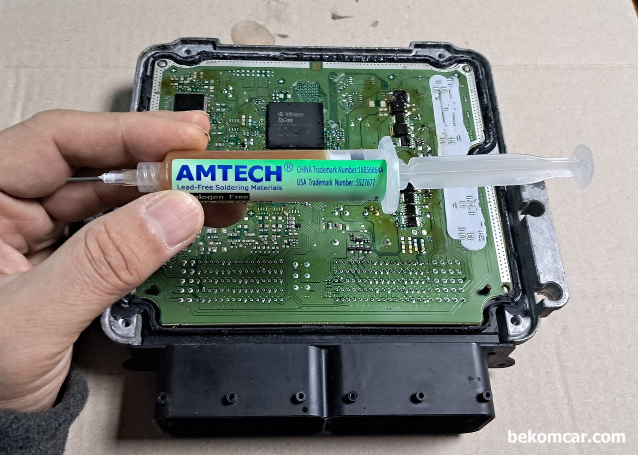 BMW, Ford, Benz, 현대자동차, 푸죠, 마즈다 등 ECU SMD 칩 작업과정 기록, ECU PCB 의 마이크로칩이나, MOSFET TR, CAN 통신칩, 린통신칩등 제거 작업시에 사용하는 Solder Flux 중 권장하는것이 AMTECH사 제품이다. MECHANIC사의 솔더플럭스 도 매우 품질이좋다.|贝科姆汽车 (bekomcar)