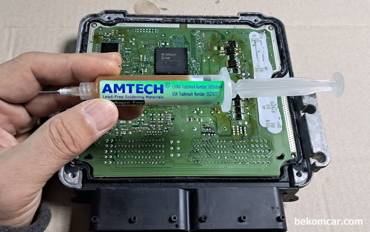 ECU수리시 PCB의 SMD 반도체 교체시 필요한 공구소개, ECU PCB 의 마이크로칩이나, MOSFET TR, CAN 통신칩, 린통신칩등 제거 작업시에 사용하는 Solder Flux 중 권장하는것이 AMTECH사 제품이다. MECHANIC사의 솔더플럭스 도 매우 품질이좋다.|베콤카 차량정밀진단
