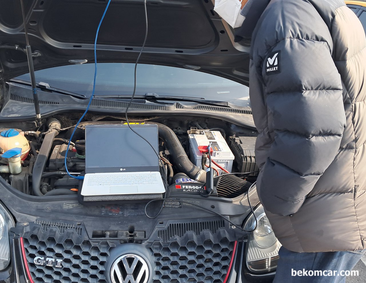 VW 골프 2.0LGTI 2006년 185,204km주행 산소센서 진단, VW 골프 2.0L 185,204km주행 GTI 2006년 산소센서 진단과정이다. 산소센서1번 산소센서2번이 정상으로 진단된다. 아직 산소센서 교환 할 필요는 없다. 산소센서포함 엔진상태 진단을 위한 오실로스코프 설치등을 하고 있다.|bekomcar.com