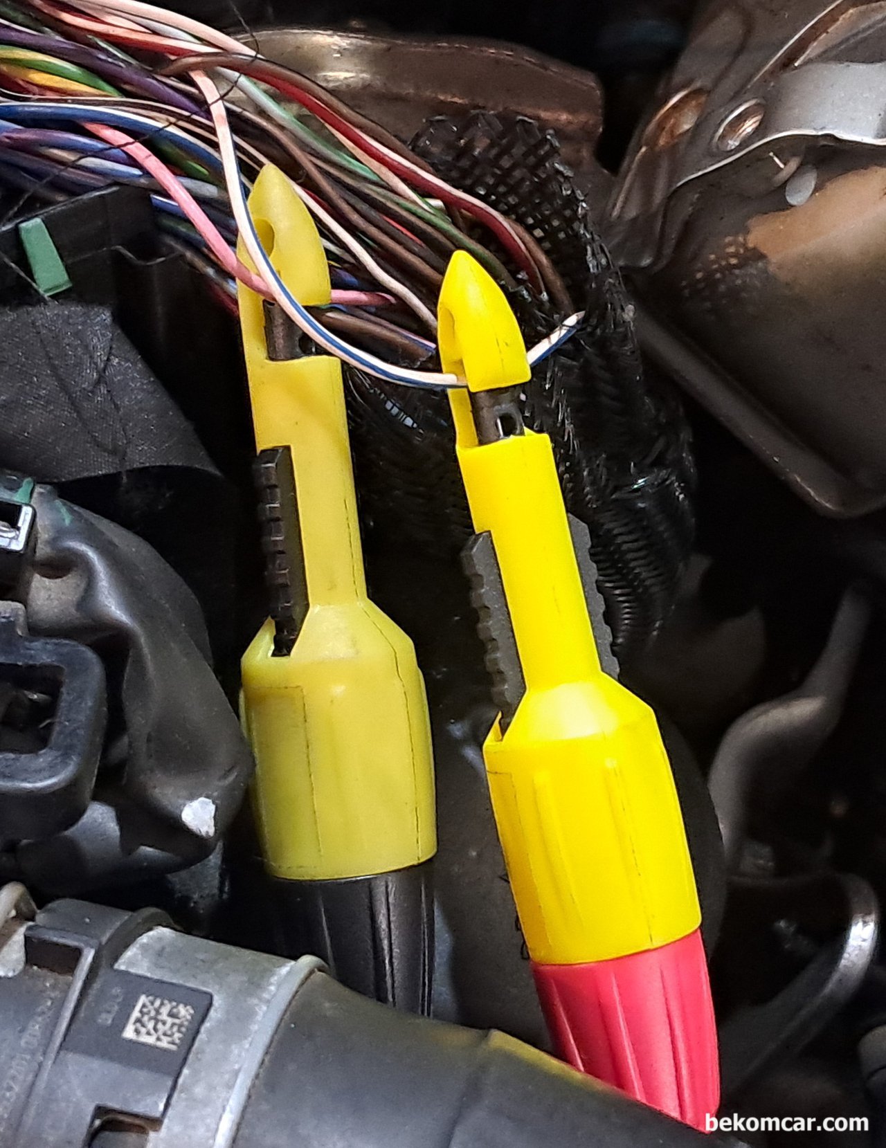 자동차정비시 ECU 포함 회로테스팅시 하네스 손상없게 해야, 메르세데스 벤츠 S550 회로 테스팅시 피어싱 프로빙을 사용하고 있다. 최적 피어싱 프로빙 을 잘 사용하는것이 중요하다.|베콤카 차량정밀진단