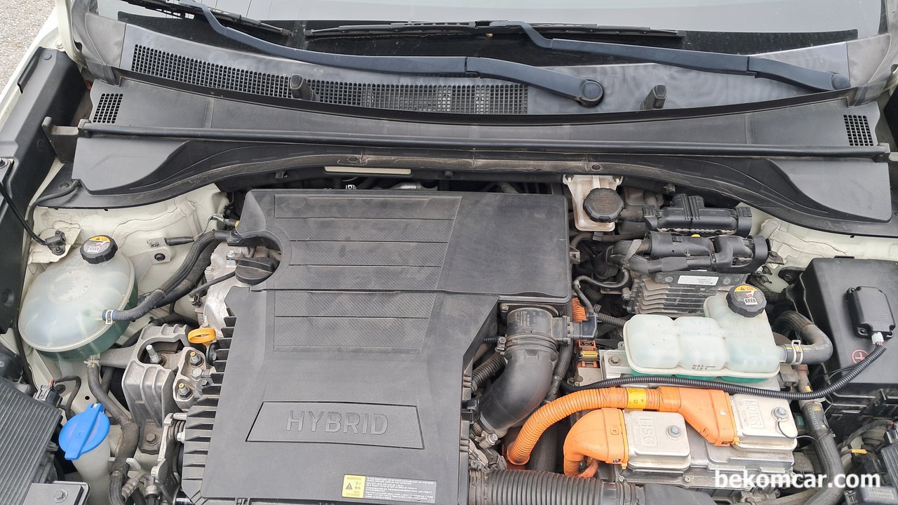 기아 K3 디젤 1.6L 연비향상 및 매연저감 장치 DCM5000 설치, 연비 3km/1L 향상, 기아자동차 K3 디젤 1.6L 연비향상 및 매연저감 장치 DCM5000 설치된 엔진룸 이다. 설치는 정비사의 경우 누구든 바로 설치가 가능한 난이도이다.|bekomcar.com
