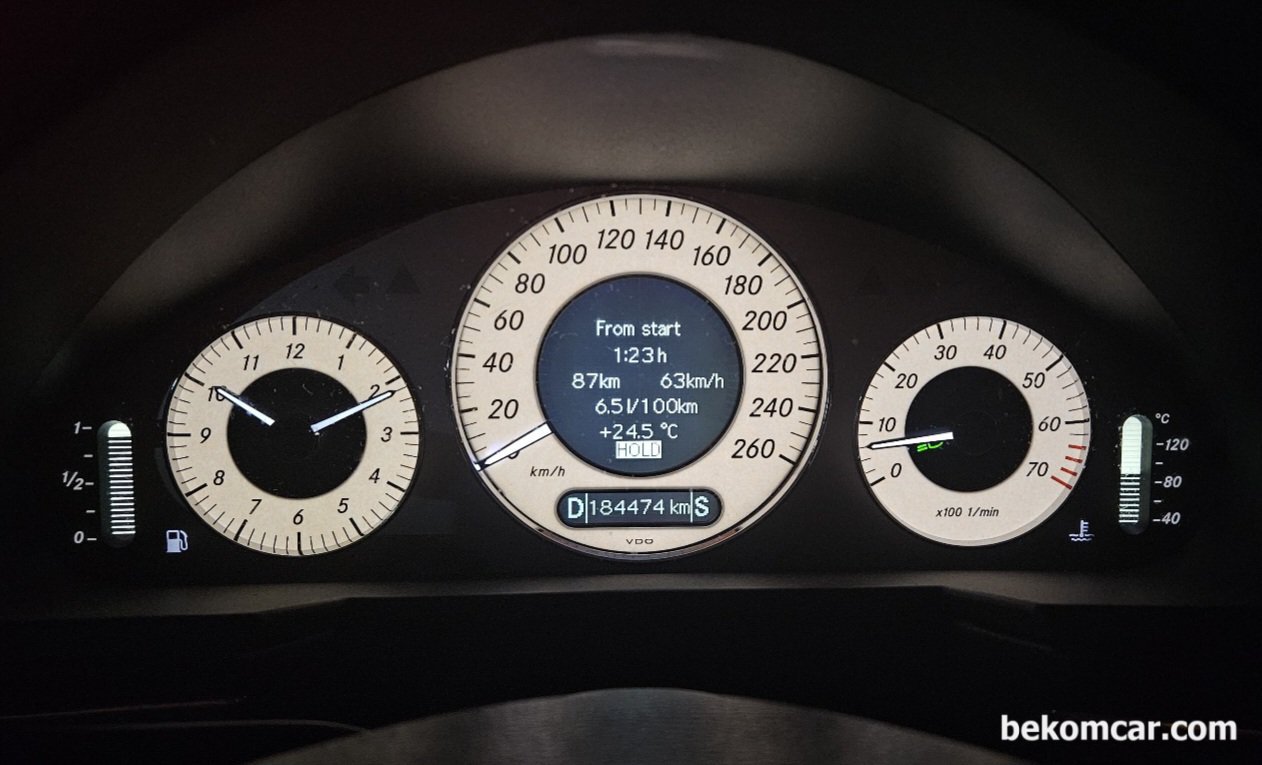 W211 E200K, P0172 진단. 정비 후 연비 5km/L 에서 14km/L 까지 개선, W211 E200K P0172 농후 진단. 정비후 장거리 주행후 연비이다. 약 14km/L 정도이다. 계기판 기준 100km 주행에 약 6.5L, 한국식으로 하면 100km/6.5L = 15.4km/L 정도이다. 베콤카 진단. 정비 전에는 E200K가 약 5.0km/L 정도이었다.|베콤카 차량정밀진단
