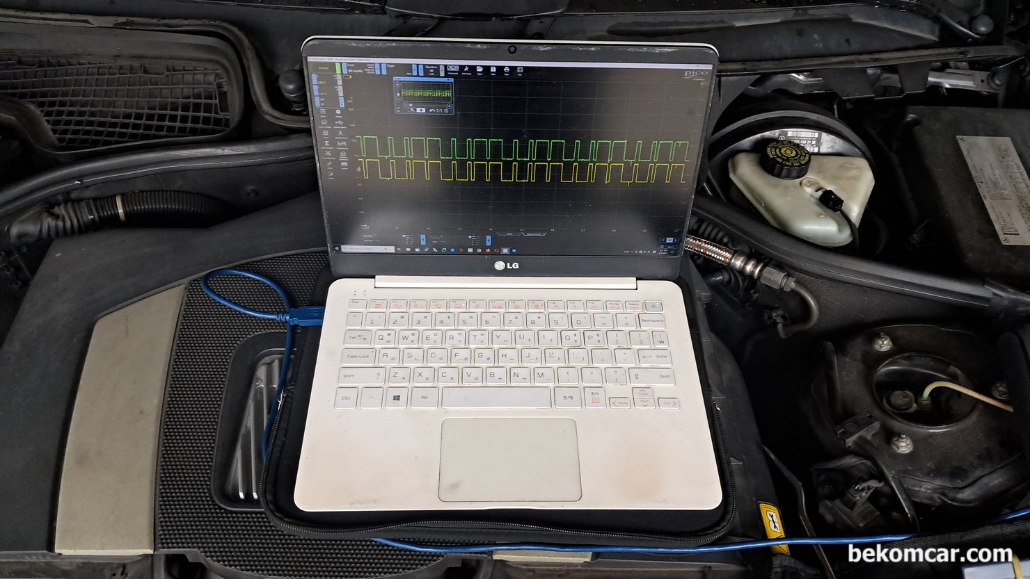 2012년 아우디 A7 3.0t 고장코드가 'P052A00' Cold Start 'A' Camshaft Position Timing Over-Advanced' 라고 뜹니다. 정비비 비쌀까요?, 타이밍 체인이 늘어났는지 그리고 캠새프트 센서가 정상인지 확인하는 과정이다. 체인 늘어남 도 었고 캠새프트 역시 정상범위로 측정된다. 캠새프트 파형 측정차량은 벤츠 S550 이다. 베콤카 출장진단 서비스는 비 분해방식의 정밀진단 만 진행하고 정비등은 고객사의 단골 카센터에서 하게된다. 물론 특별한 경우에는 베콤카 파트너 정비소에서 작업진행도 가능하다.|贝科姆汽车 (bekomcar)