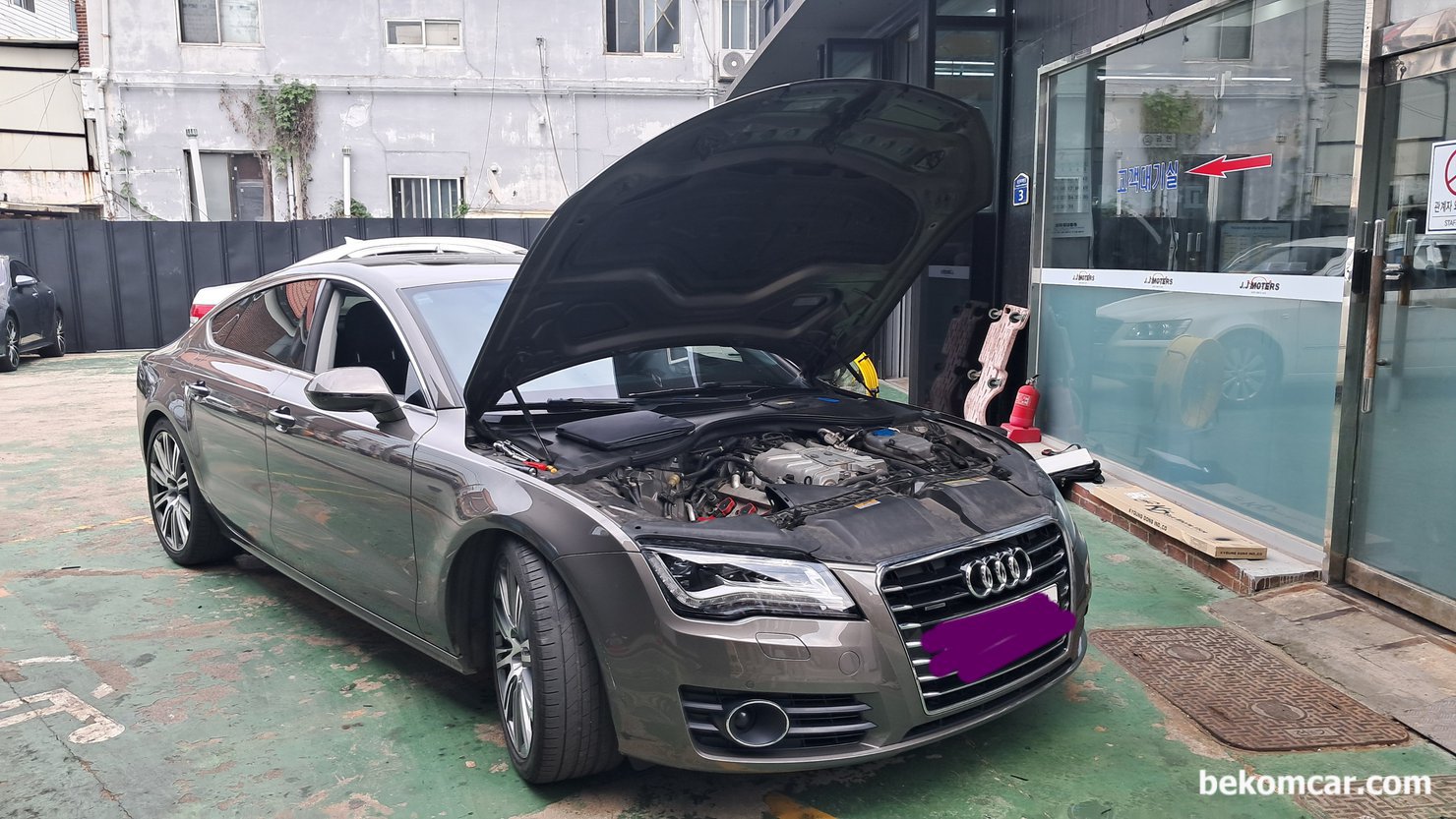 아우디 2012년 A7 3.0t 뱅크1 캠새프트 타이밍 진각상태 'P052A' 육안점검, 아우디 2012년 A7 3.0t TFSI 고장코드중에서 뱅크1 캠새프트 타이밍 진각상태 'P052A00' 육안점검 기록이다. 실린더압축압력 파형 및 분석기록은 https://bekomcar.com/ko/photo/gzn030g23/ 에서 확인가능하다.|ベコムカー (bekomcar)