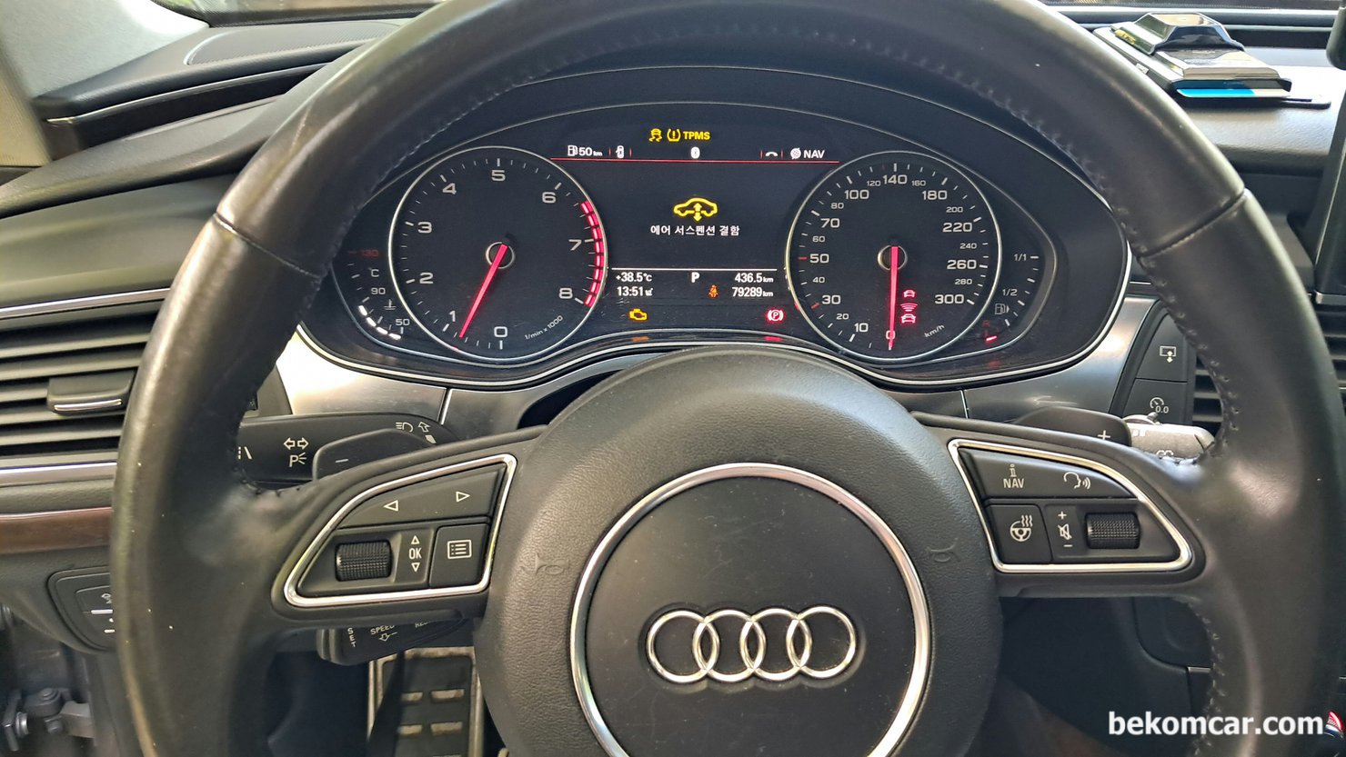 아우디 A7 콰트로 3.0T TFSI, 캔 통신 고장 진단 정에서 배울점, 캔 통신 고장 진단 정비시 참고사항, 아우디 A7 콰트로 3.0T TFSI 사례, "계기판 먹통,방향지시등,와이퍼,비상등,에어컨등등 도저히 운행할수 없을 정도" 증상이며, 휴즈 와 터미널 핀 접촉이 원인으로 판단된 사례이다. 약 2주정도 모니터링후 A7 은 증상없이 정상 운행중 이라고 한다.|베콤카 차량정밀진단