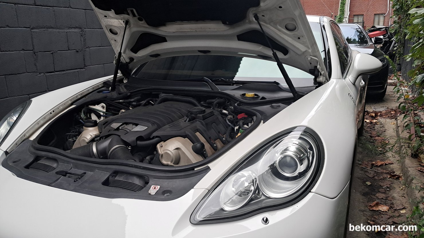 2010 포르쉐 파나메라 4.8L V8 P0016 관련 밸브리프트 파형 측정기록, 2010 포르쉐 파나메라 4.8L V8 밸브리프트 파형측정기록 이다. P0016 등 캠새프트 타이밍등 고장코드 있는경우 포르쉐 V8 4.8L 엔진중 VarioCAM Plus 가 있는경우 꼭 밸브리프트 작동여부를 점검해본다.|بيكومكار (bekomcar)