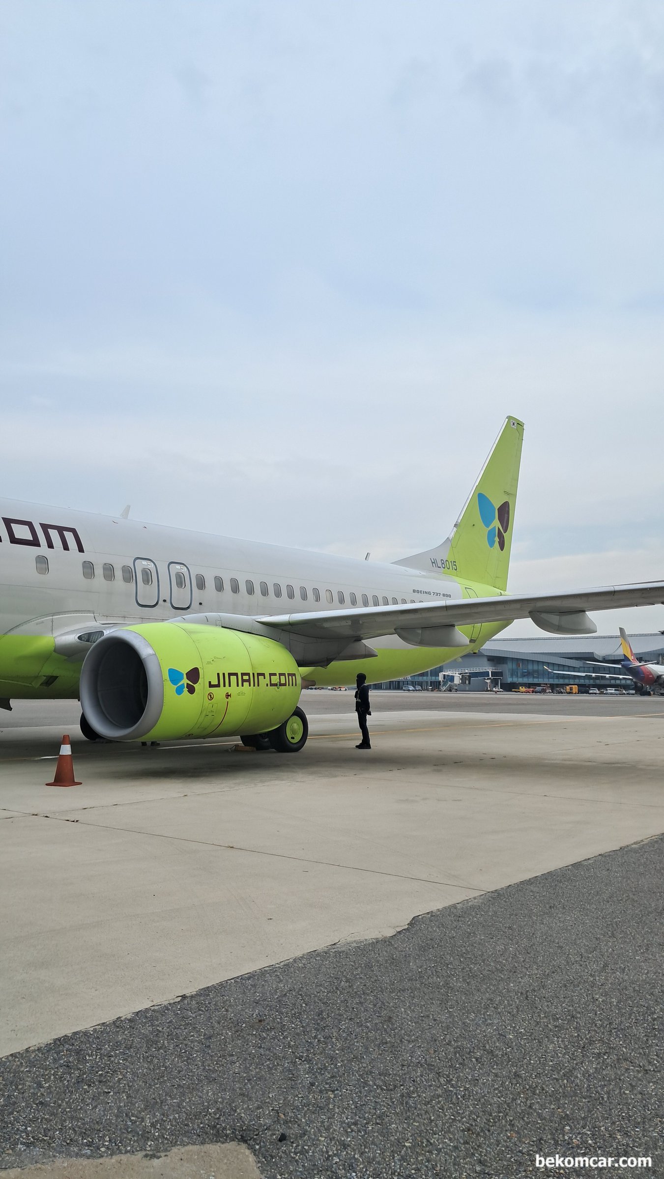 새벽부터 정비소로 출장진단 여행중, 김포공항 진 에어로 이동하고 올 때는 아시아나 비행기 이다. 5:30부터 일어나야 한다.|بيكومكار  (bekomcar)