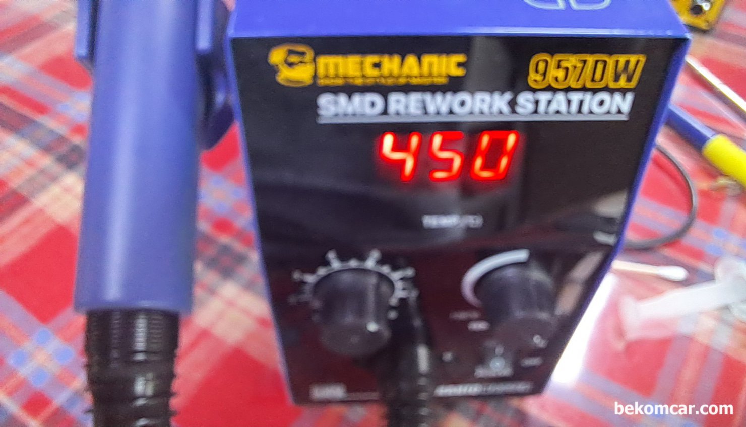 BMW F10 CD9304 린 통신에러 엔진오일 레벨세팅 불가 DME 진단.수리 과정 기록, BMW F10 528i에서 자주 발생하는 LIN BSD 고장코드 CD9304 관련 칩을 DME에서 제거할 때에 열풍기 온도를 섭씨 450°C 도 정도 세팅하여 사용 하는 것이 권장된다. 안 그럼 주위의 저항이나 칩 등을 태워버릴 수 있기 때문이다.|베콤카 차량정밀진단