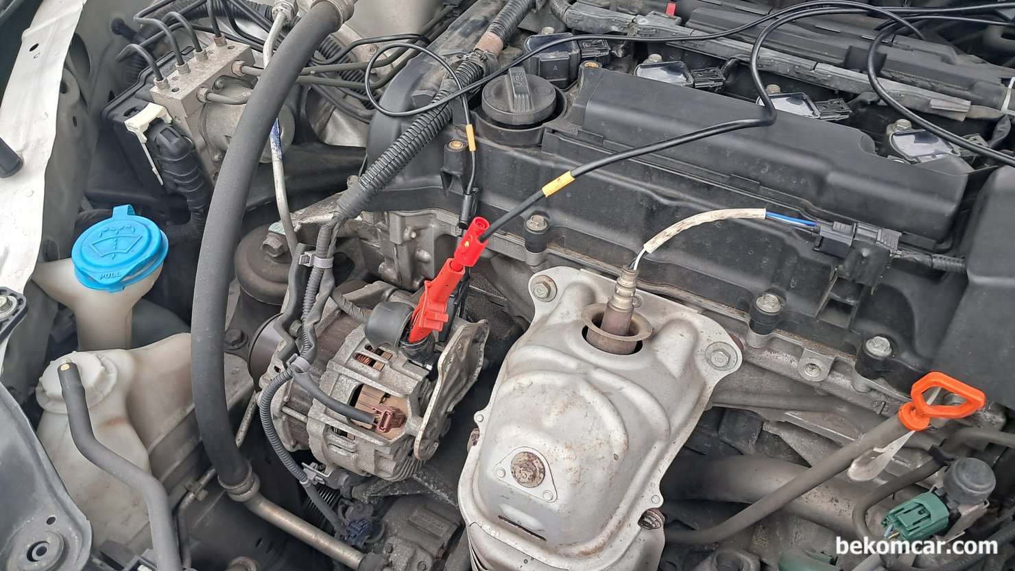 어코드 9세대 중고차 건강검진 결과, 엔진상태 매우 좋다, 어코드 9세대 2.4L 직분사 차량이다. CVT 미션에 혼다 어코드 중에서 최초로 알터네이터 제어도 캔 통신 중 하나인 린 버스 (LIN BUS) 통신을 통하여 제어한다. 알터네이터 점검시 가능한 B+ 에서 직접 전압을 측정하는것이 좋다. 오실로스코프 파형은 상당히 좋은 편이다.|بيكومكار  (bekomcar)