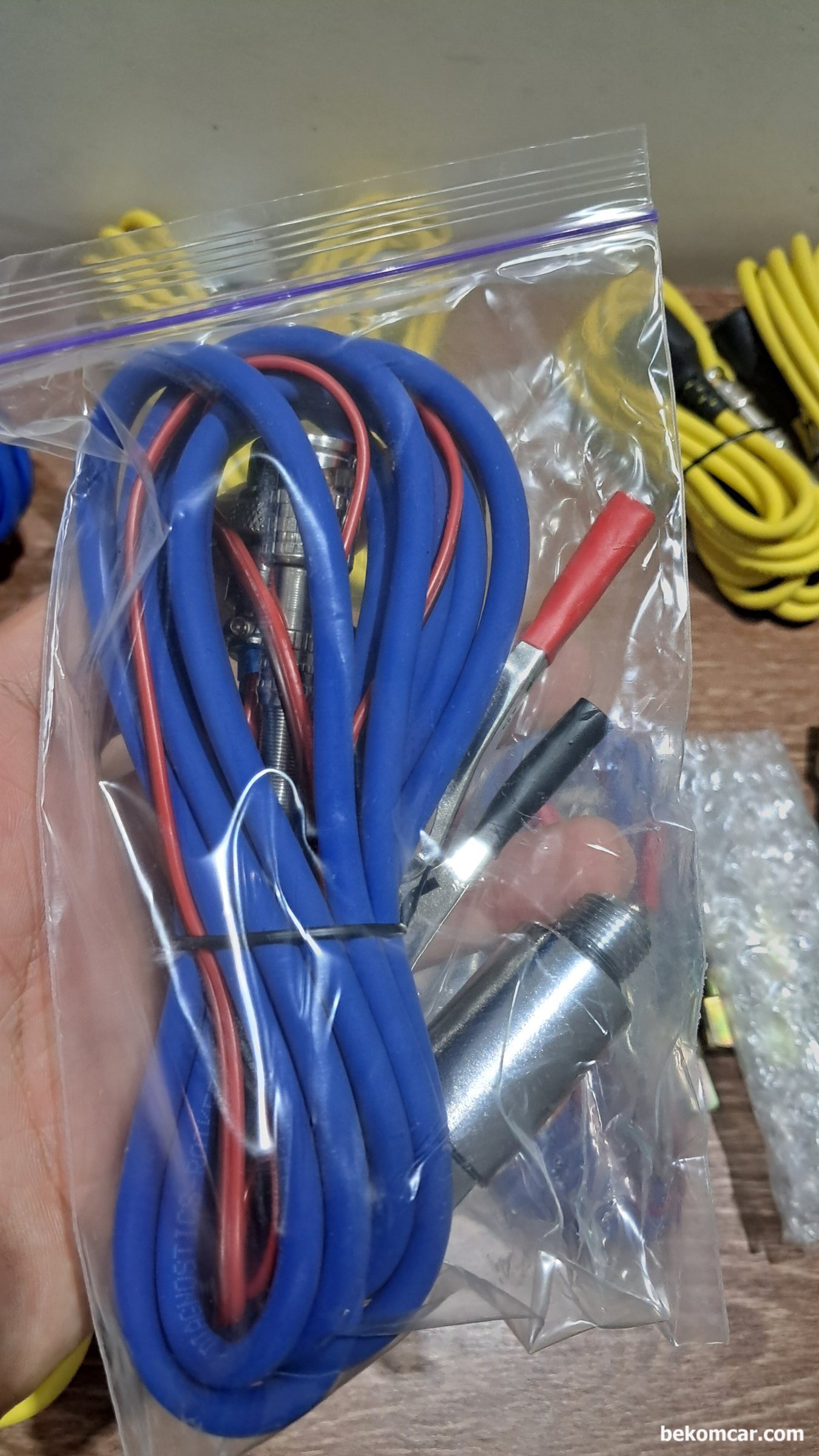 ROTKEE 실린더압력센서, 펄스센서, 진동센 &  프로브 수입 유통, 베콤카는 ROTKEE의 한국공식 딜러로 실린더압축압력센서 PS16등 다양한 측정 장비를 공급한다. PS16 실린더압축압력센서 (In Cylinder Pressure Transducer)는 휘발유차량 전용으로 엔진분해하지 않고 흡기.배기 밸브 열림 닫힘, 로커암 상태, 압축압력측정, 촉매상태진단 등 오실로스코프에 파형으로 데이터를 제공한다. 모든 정비사의 필수 측정장비 로 매출을 올려주고 고객만족을 높이는데 큰 역할을 한다.|بيكومكار  (bekomcar)